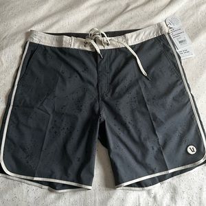 Vuori boardshorts 36” NEW